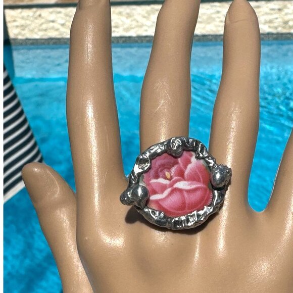 Vintage Broken China Ring with Brutalist Silver Blend Metalwork Size 9 - Picture 10 of 13